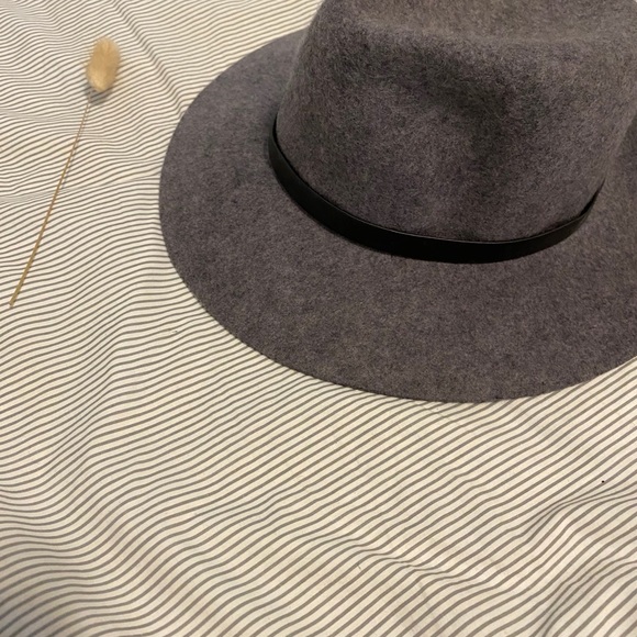 Zara Grey Fall Hat - Picture 5 of 6
